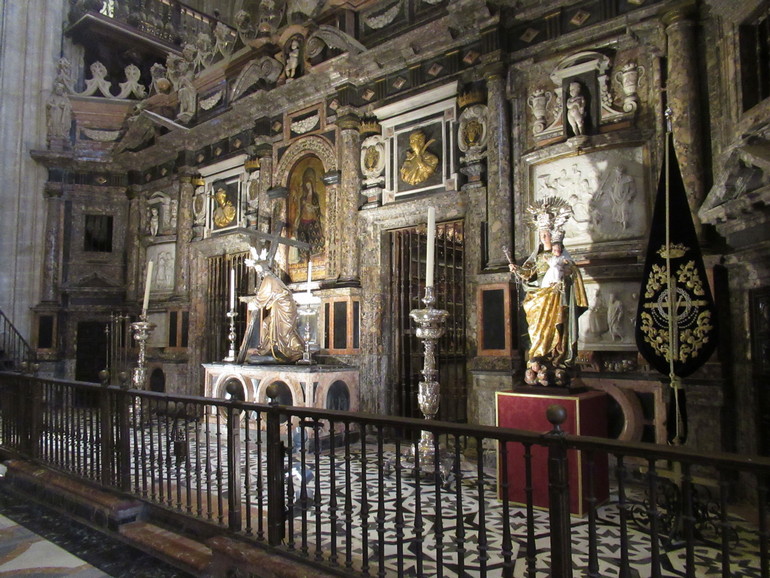 Eén van de vele altaren in de kathedraal